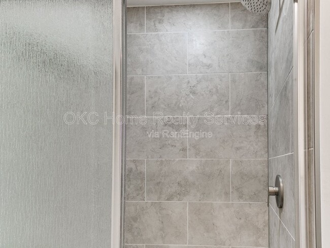 Building Photo - 1812 W Noble Ave