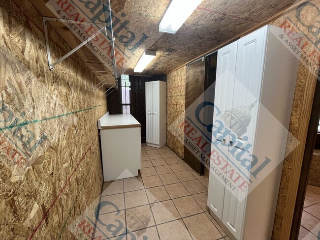 Building Photo - Spacious 3 Bedroom W/ Bonus Room