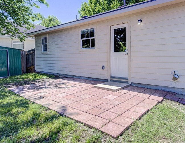 Building Photo - 8417 Twiggy Ln