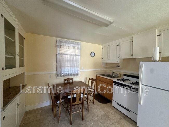 Building Photo - 154 1/2 North Hodgeman Street