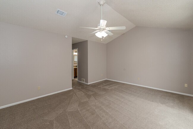 Building Photo - 6638 Lexington Dr