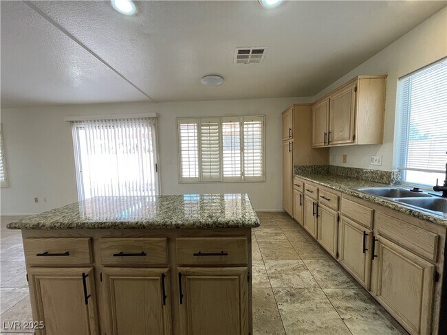 Building Photo - 4364 Mesa Hill Dr