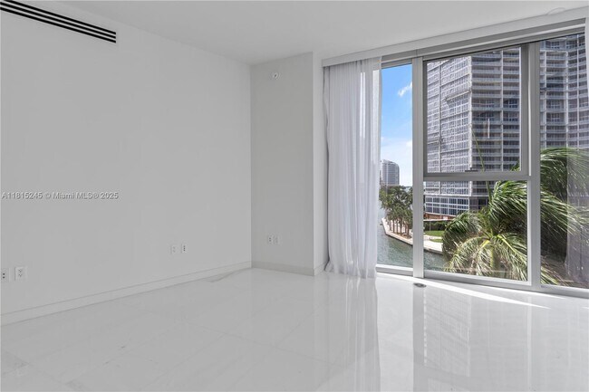 Building Photo - 300 Biscayne Blvd Way