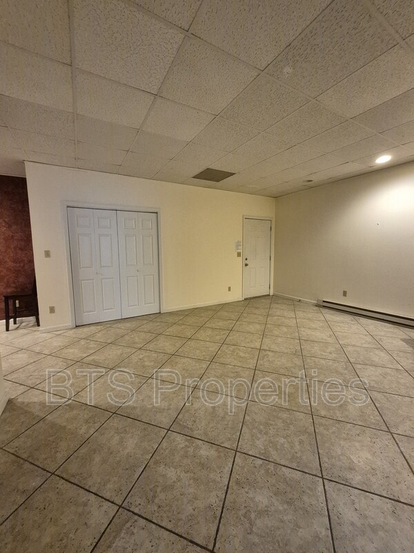 Building Photo - 5917 W Plank Rd