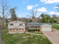 Building Photo - 2616 Douglas Dr
