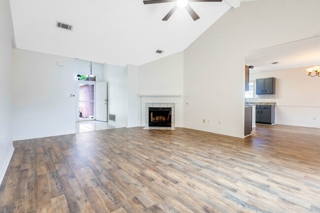 Building Photo - 873 Brande Ct