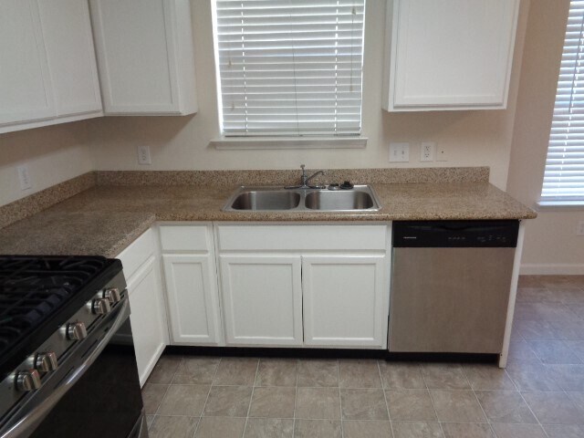 Building Photo - 11310 Seven Sisters Dr