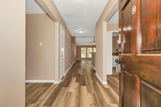 Building Photo - 8235 Alabaster Dr