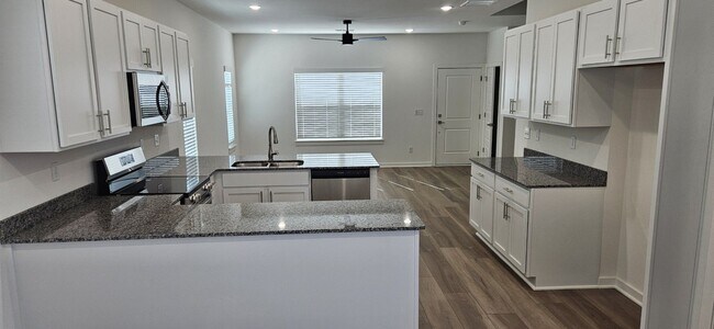 Building Photo - 1378 W Mt Comfort Rd