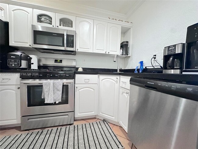 Building Photo - 8600 SW 67th Ave