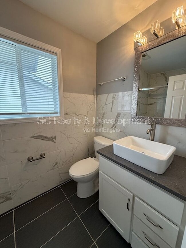 Building Photo - 1540 Beverly Cir W