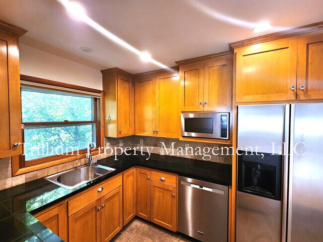 Building Photo - 405 SE 68th Ave