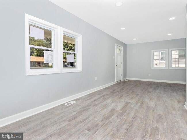 Building Photo - 903 Minna Ave