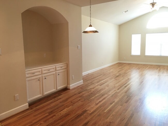 Building Photo - 3618 Main Plaza Dr