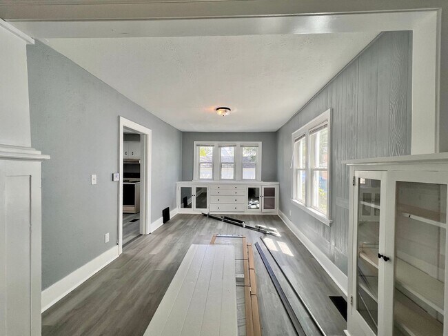 Building Photo - 3 Bedroom House