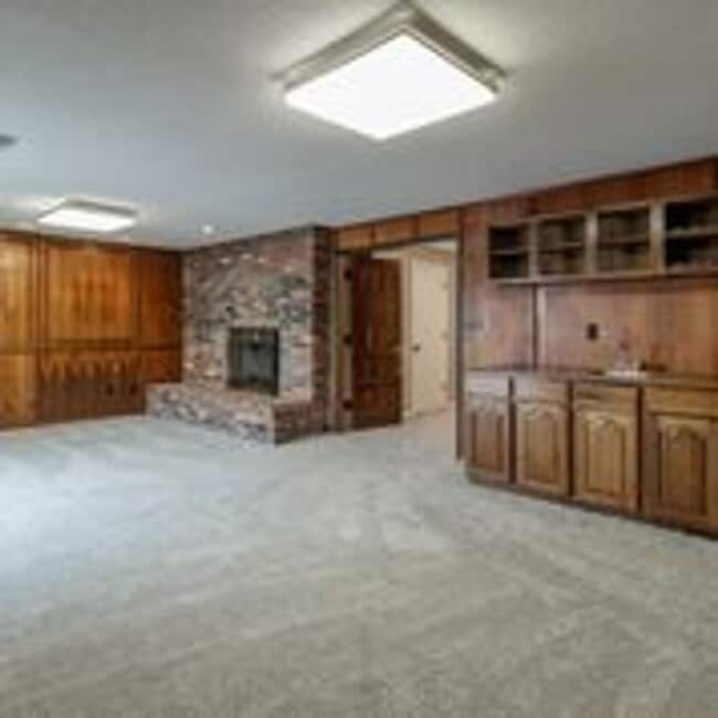 Building Photo - 1510 Woodrail Ave
