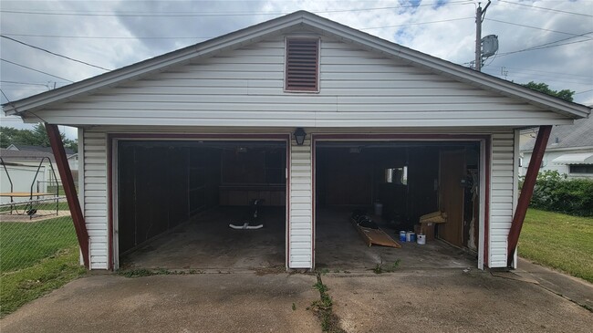 Building Photo - 6320 Arthur Ave