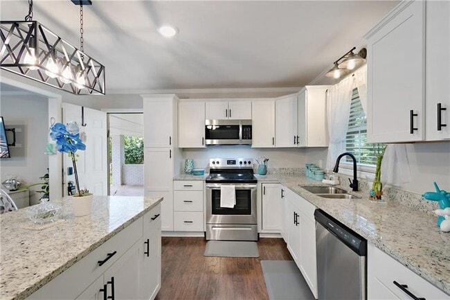 Building Photo - 1025 Hilburn Dr SE