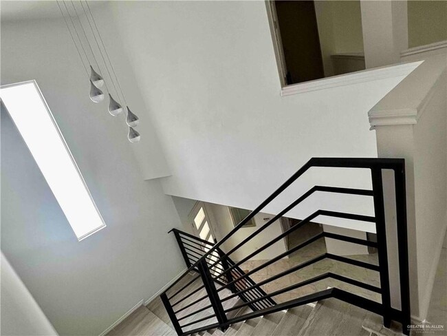 Building Photo - 21 S 42nd St