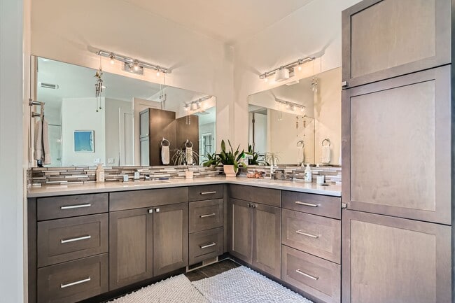 Building Photo - Refined Boulder Living - Furnished 5BDR Gem