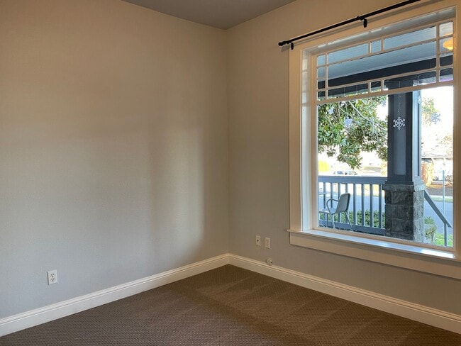 Building Photo - M1614 #1-3