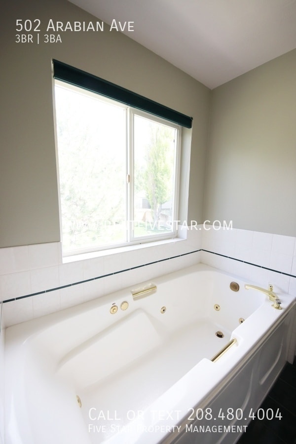 Building Photo - Stunning, Large Home in Highland Area! Vis...