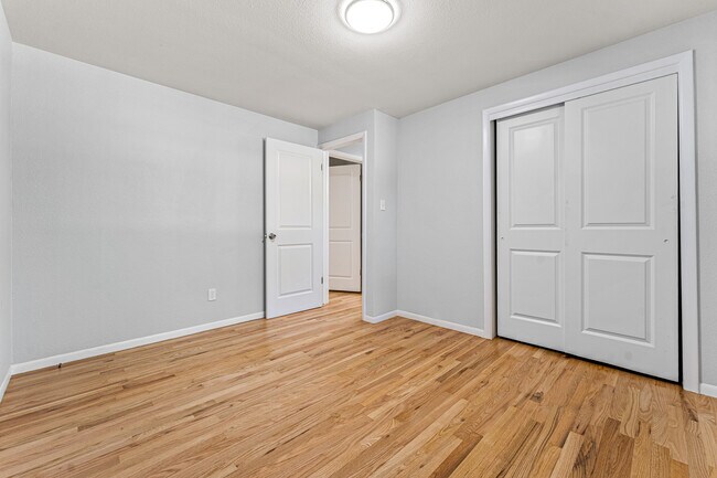 Building Photo - 3512 W Berry Dr