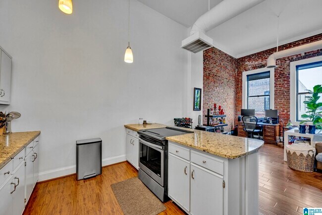 Building Photo - 2112 Morris Ave