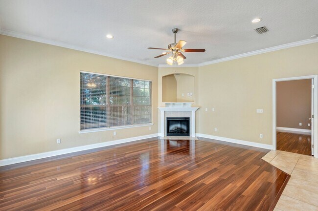 Building Photo - 4 Bedroom in Ideal Neighborhood!!