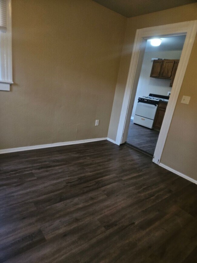 Building Photo - 1001 Lincoln Ave