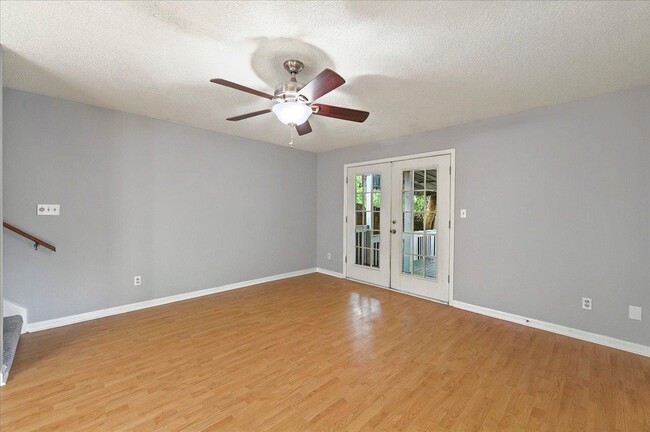 Building Photo - 3001 Oak Park Ct