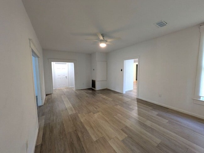 Building Photo - 1420 Live Oak St