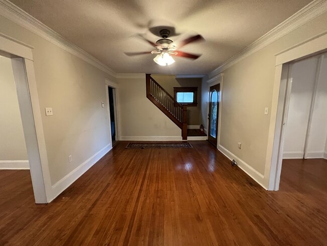 Building Photo - 519 School St