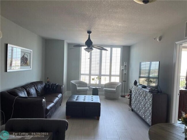 Building Photo - 610 W Las Olas Blvd