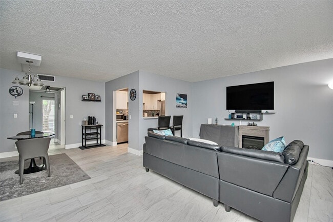 Building Photo - 436 Fanshaw K