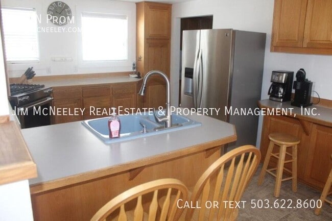 Building Photo - 510 N Prom-