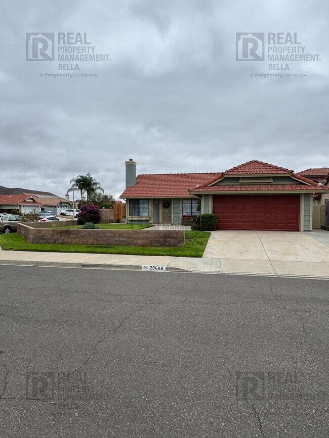 Building Photo - Corner-Lot Charmer with Open Layout and Sp...
