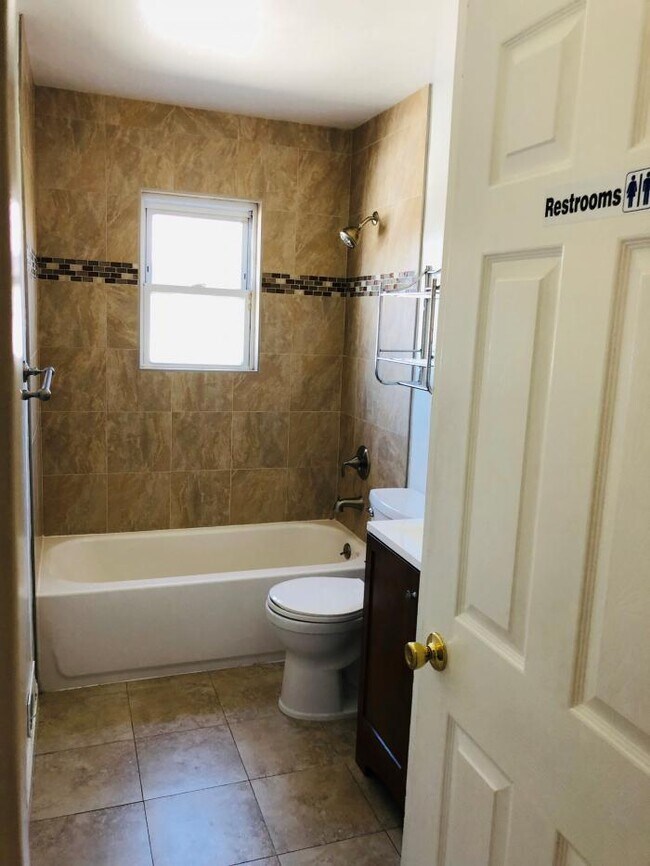 Building Photo - 4 bedroom in Hayward CA 94544