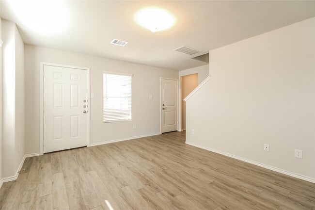Building Photo - 2871 Briggs Dr
