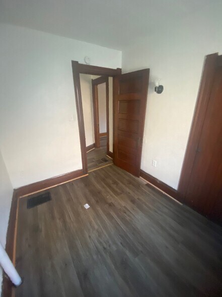 Building Photo - 220 E Pearl St