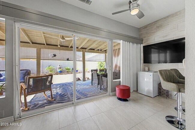 Building Photo - 9026 W Escuda Dr