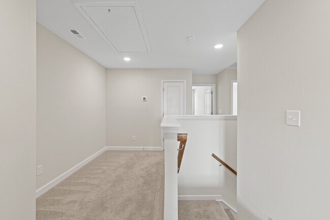 Building Photo - 35 Village Edge Dr