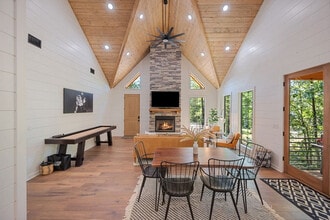 Building Photo - 42 Hickory Rdg Rd