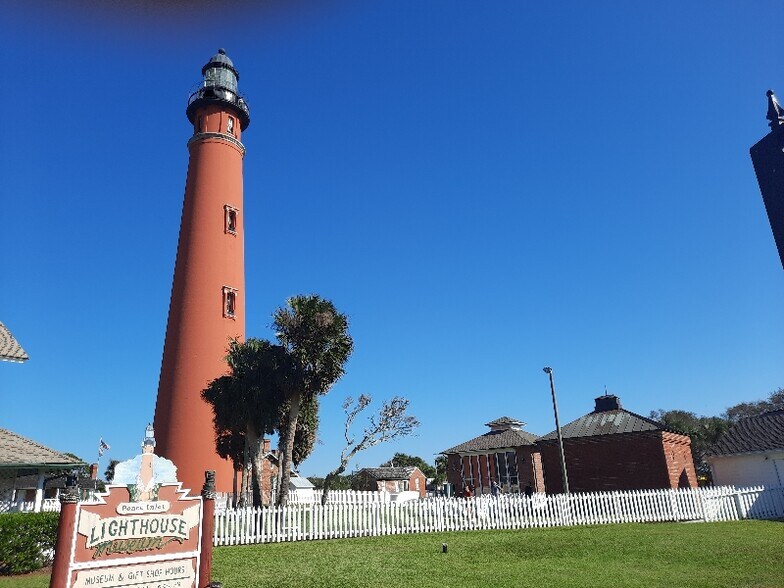 Building Photo - 512 Phoenix Ave