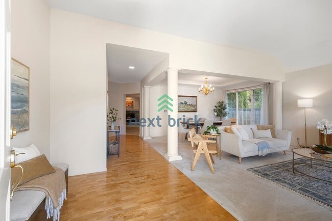 Building Photo - Stunning 3 BEDS & 2 BATH SINGLE FAMILY HOUSE FOR RENT