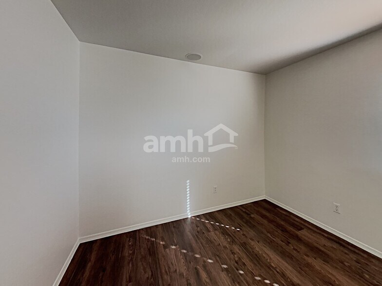 Building Photo - 7508 S 37th Ln