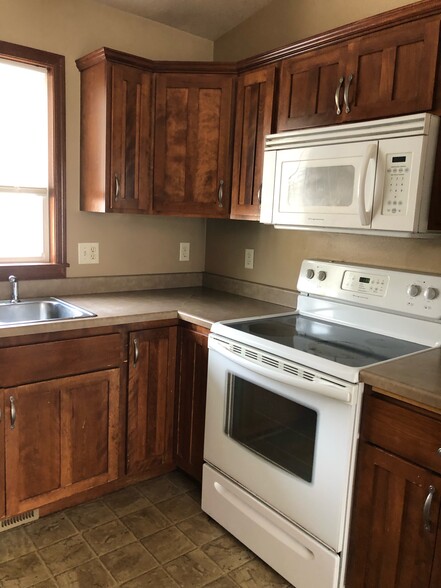 Building Photo - 508 S Whitewood Ave