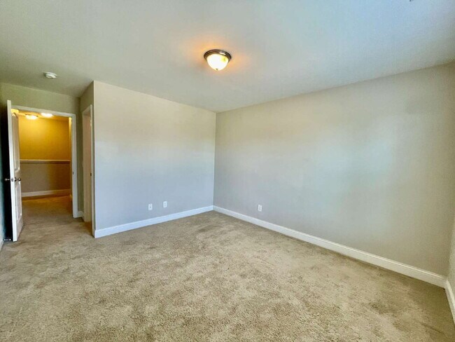 Building Photo - Beautiful 2 Story Home In Bridgeport North...