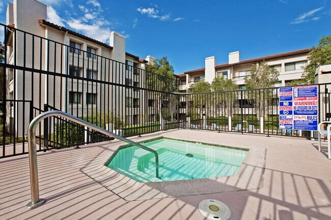 Building Photo - Welcome to our stunning 1-bedroom, 1.5-bat...