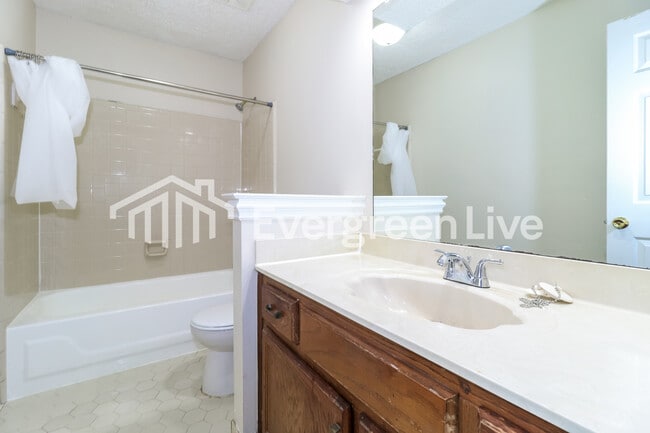 Building Photo - 4124 Glenroy Dr